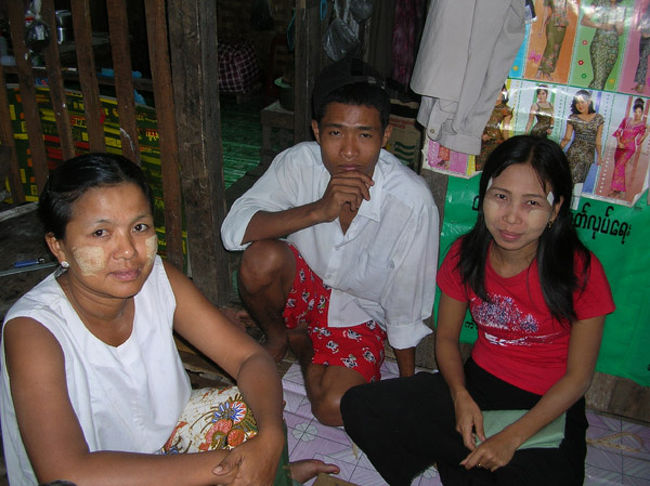 はにかみながらも優しい笑顔で迎えてくれる。