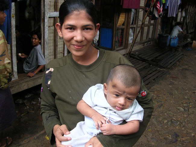 通りがかりの人も思わず足を止めて見慣れぬ旅行者に笑顔をむけてくれる。 