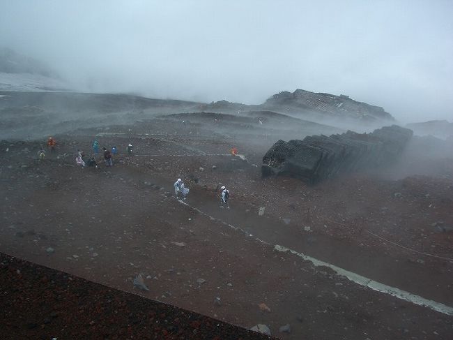 登っているうちにガスってきました。