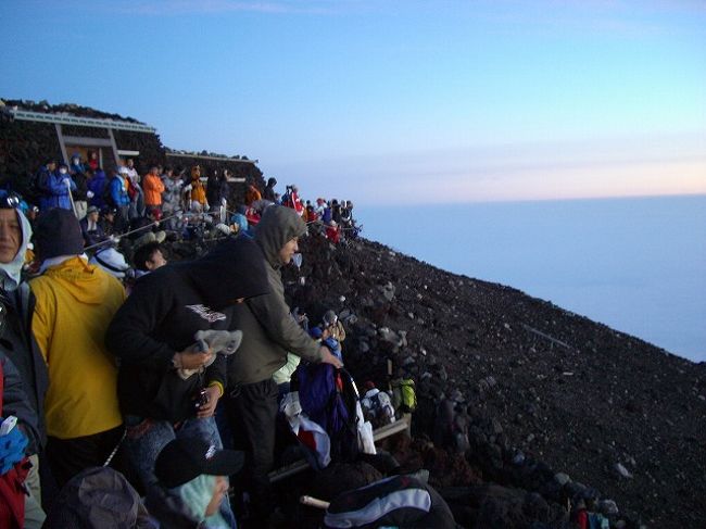 みんなでご来光待ち。