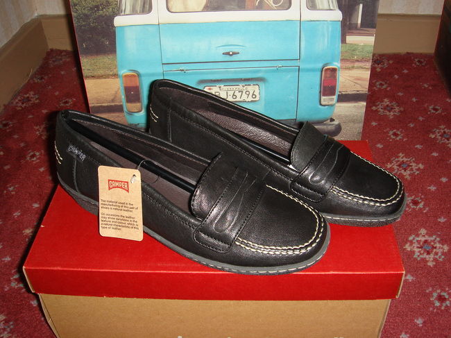 妻が購入したローファーです。<br /><br />３０００NT$（約８７００円）<br />日本では考えられない驚愕の安さ！