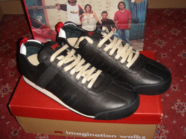 僕が購入した黒いスニーカーです。ウォーキングに良さそう。<br /><br />４０００NT$（約１１６００円）<br />日本で買ったら倍以上するよね〜。