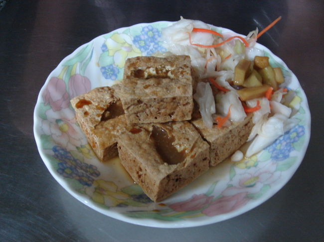 メニューはこれだけ。<br /><br />臭豆腐５５NT$（約１６０円）<br /><br />たぶん台北一おいしい臭豆腐だと思います。<br />臭がらず、食べてみて！