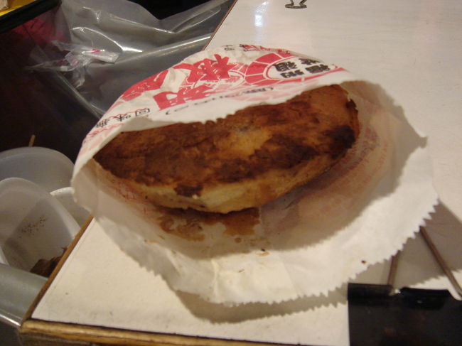 ちょっとアングルが悪かった・・・。<br />これが胡椒餅です。熱々でうまーい。