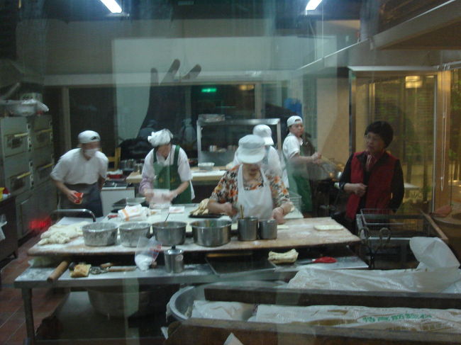 職人さんたちも、朝早くから一生懸命仕込んでます。