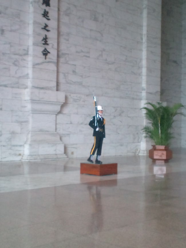 この姿勢のまま１時間、孤独と戦います。