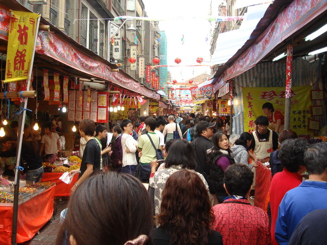 前に進むのもやっとです。<br /><br />問屋街では貝柱やからすみ、ドライマンゴーなどを購入。