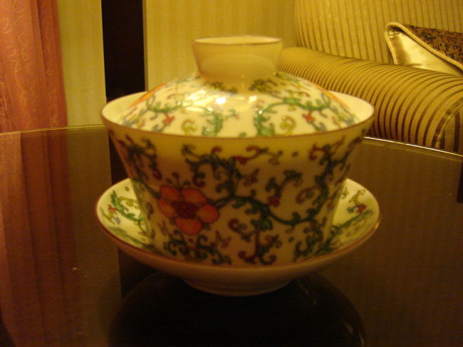 ジャスミン茶を買ったお店の近くの、やはりお茶問屋で妻が購入した茶器。<br />色や形を吟味して選んだ一つです。<br /><br />※妻は台北に来ると必ず一つ、思い出に茶器を購入しています。