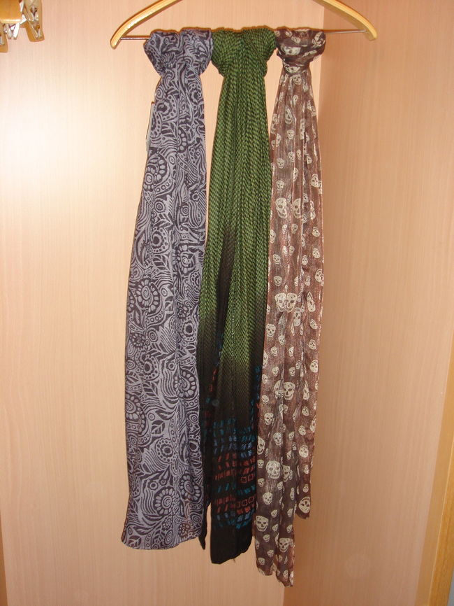 士林夜市や西門で妻が購入したスカーフ。<br />１本１００NT$（約２９０円）だったかな？