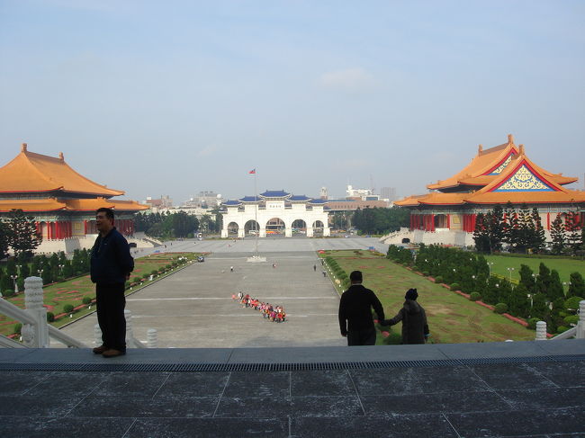 それにしても、今回の旅行も天気に恵まれました。<br />あらかじめ日本で調べた週間天気予報では３日間とも雨だったのに・・・。