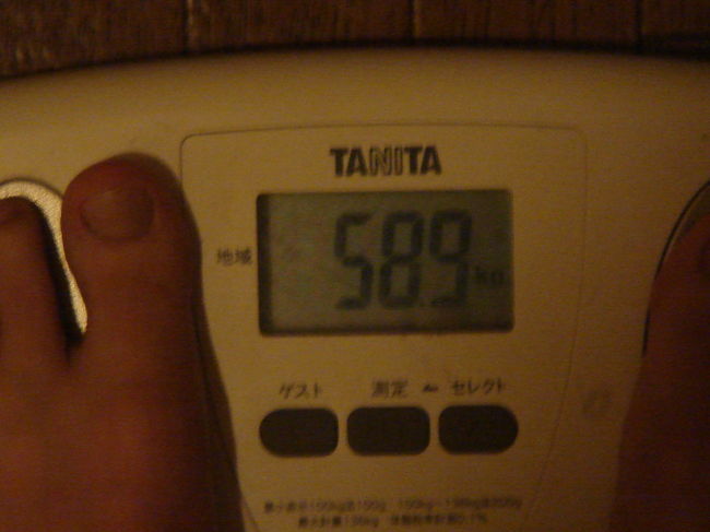 さーて、今回も体重の増減を計ってみたいと思います。<br />（間違いなく「減」は無いと思いますが・・・）<br /><br />旅行出発前日の体重は「５８.９kg」でした。<br /><br />帰国後はいったい・・・