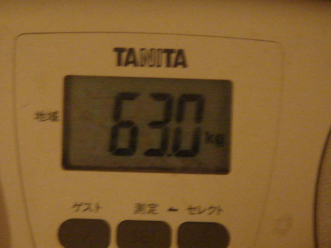 どひゃーーー！<br /><br />３日間で４.１kg太ってしまったーーー！<br />しばらくは鳳梨酥やインスタント牛肉麺など、食材が絶えないので痩せる暇が無いっす。<br /><br />どーしよう・・・。