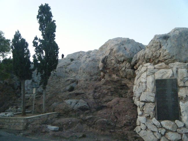 この辺のよく分かんないけどみんなが登ってた巨石←に上ってみることに。景色すごい！