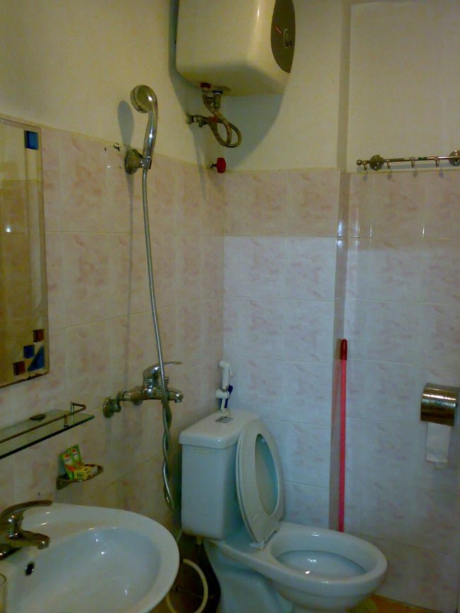 ホットシャワーを浴びて、滞在3.5hほどで再びハノイノイバイ空港へ。