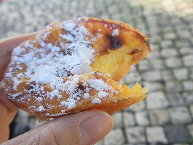 地球の歩き方にも乗っていたpasteis de Belem のパステル・デ･ナタ（エッグタルト）。これは、本当においしい。香港やマカオで食べたものとまた違う。クリームが違うのかな。とにかくパイがパリッパリ！