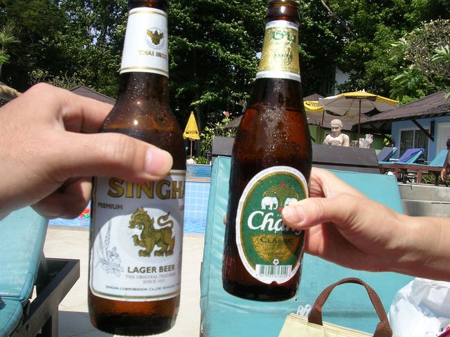 プールバーで飲んじゃおっと。ハッピーアワーだしね