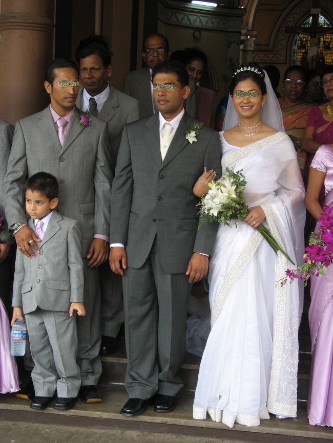 式が終わって披露宴に向かうとき。