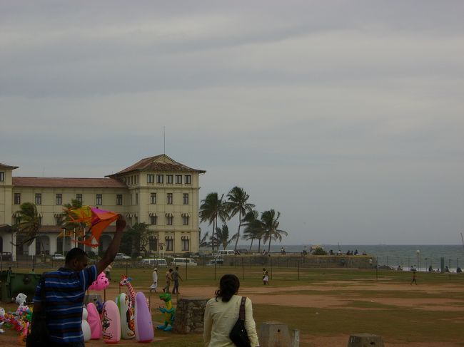 インド洋に臨む。<br />コロンボ市内のちょっとした広場。