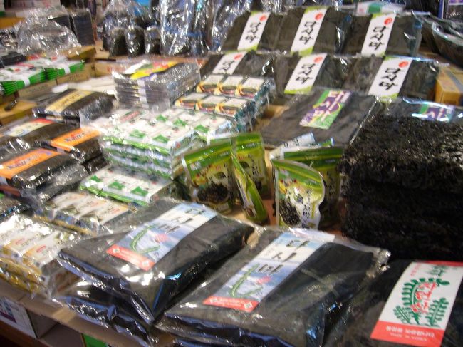 のりも買いましたよ。<br />たくさんお店があって、どこで買おうか<br />迷っちゃいます。