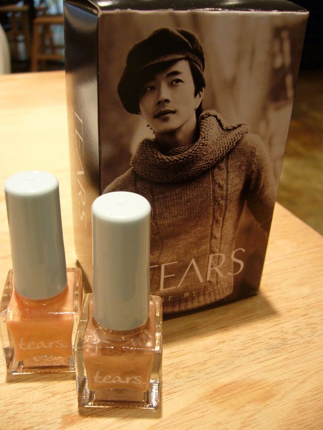 マニュキュア購入。<br />２個で3000ｳｫﾝでした。<br />