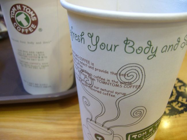 ショッピングを少ししてひと休み。<br />たくさん歩いてちょっと足が疲れ気味。<br />この後元気を取り戻して<br />南大門のほうへショッピングしました。