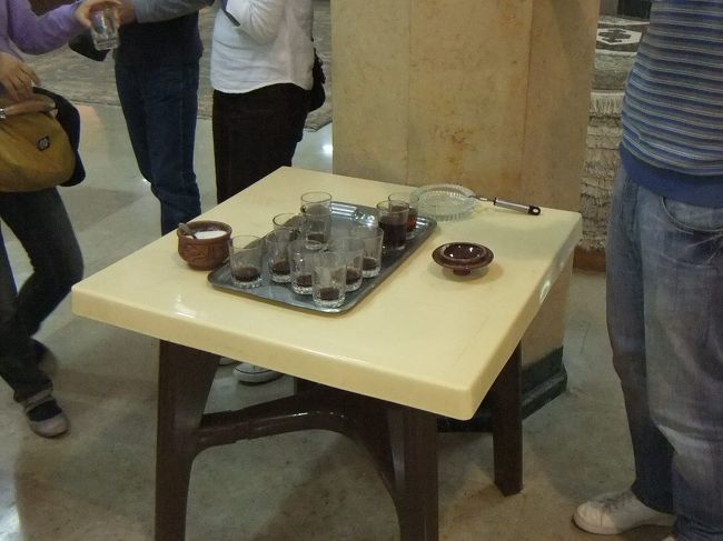 エジプト紅茶をご馳走してもらいます（写真は飲んでしまった後のものです）。