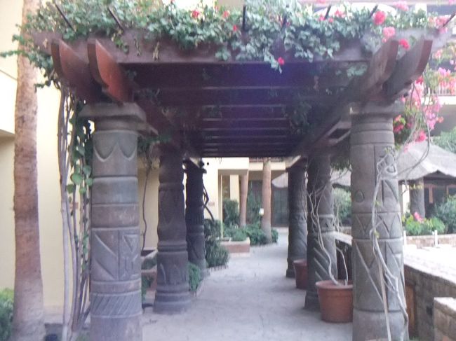 柱の並んだ通路もあります。