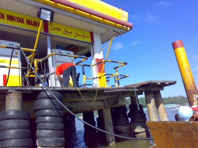 ただいま、給油中。