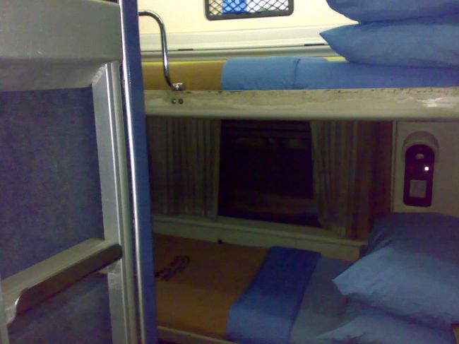 まさかの個室！？<br /><br />知らなかった。<br /><br />結局、1人占め。<br /><br />ただし、相当揺れます。