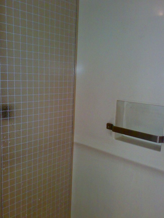 ちゃんと区切られたシャワーブース。<br /><br />ただ、水圧が非常に弱くてホント大変だった、、、