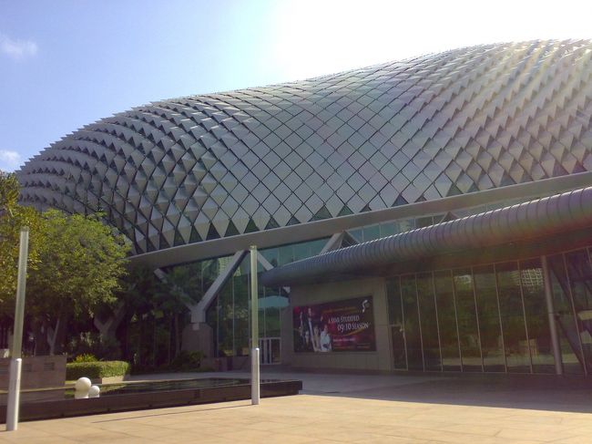 ドリアンみたいなエスプラネード・シアター・オン・ザ・ベイ。