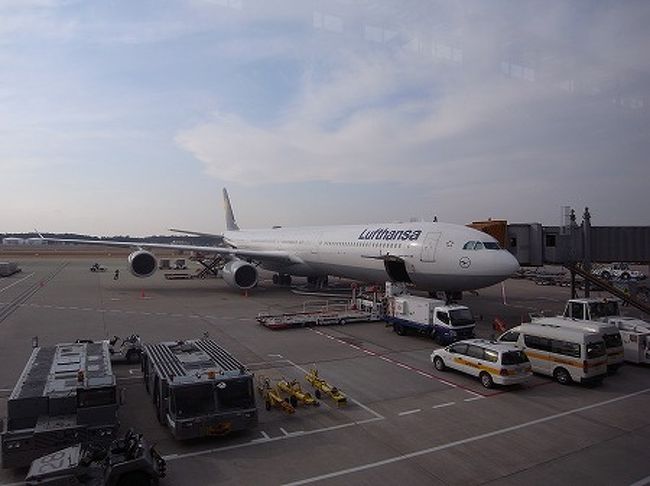 機材はA340-600で、旅客機で一番長い機体です。<br />この機体は、タイ航空で一度乗ったことがあります。