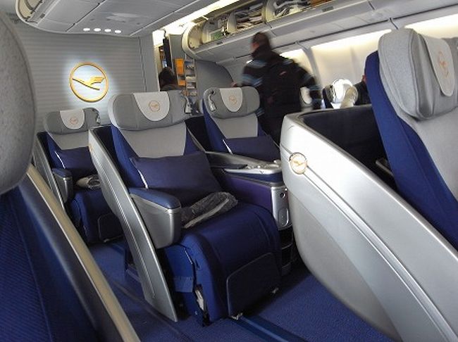 今回はビジネスクラスに搭乗です。<br />ライフラットのシートですが、古さは否めませんな。