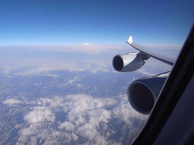 定刻より少し遅れて出発。<br />一路北を目指します。現在は新潟県上空。