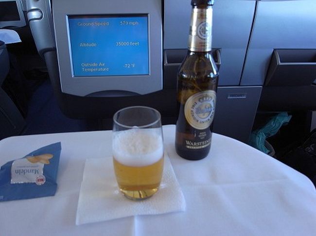 食事がはじまり、まずはドイツビールを頂きます。