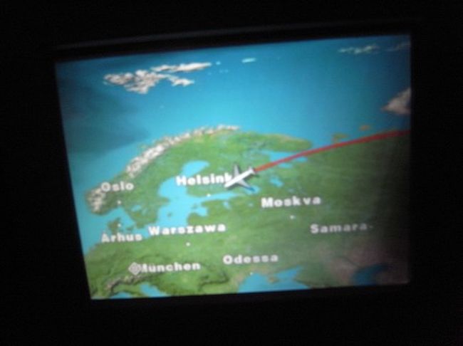 食事の後、映画見たり、チョイ寝したりして暇を潰してると飛行機はもう、ヘルシンキ上空。。