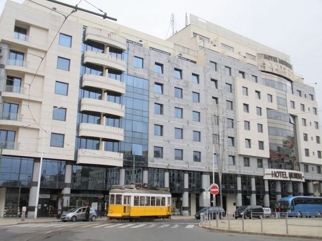 2日目は、市電28番の旅。私たちが泊まっているhotel Mundialの前が始発＆終点なのです！いってきまーす。<br />(このホテルは、とても便利なところにありながら、★★★★としては手ごろです。一泊1.2万（ﾂｲﾝ）ただし正月前後はだめですが･･･)