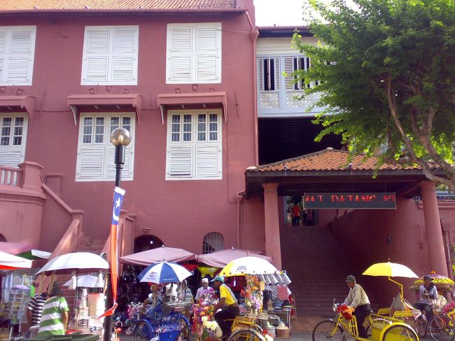 そして、あの”深夜特急”で主人公が駆け上がったとされるスタダイスの階段。<br /><br />本は買ったものの、彼がマレーシアに到達する前に自分が着いてしまったため、いまひとつピンとこず。<br /><br />これから読みます。