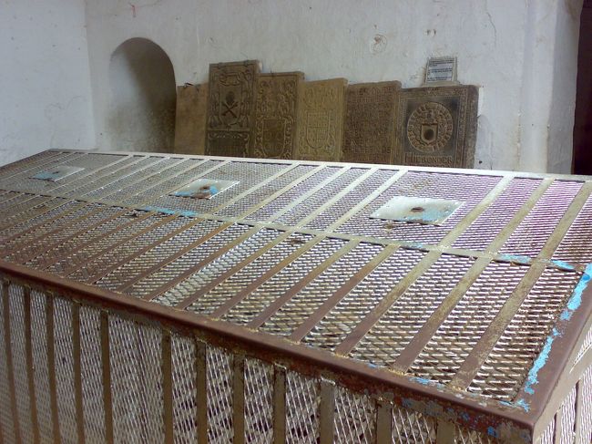 上の投入口から入れたコインが下の受け皿にうまく落ちれば、またマラッカに帰ってこれるらしい。<br /><br />見事成功（たぶん誰でも成功）！