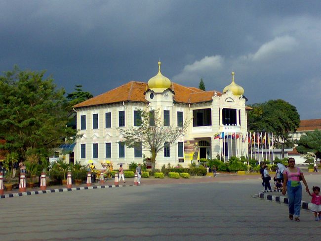 独立宣言記念館。<br /><br />西洋とイスラムが融合した建物。