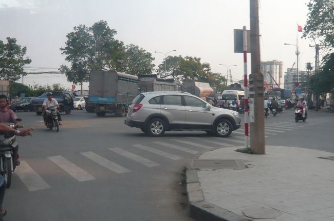 ホーチミンへ帰り、　空港へ。　かえりは　かなり混雑してきました　<br />国内線でダナンへ。　