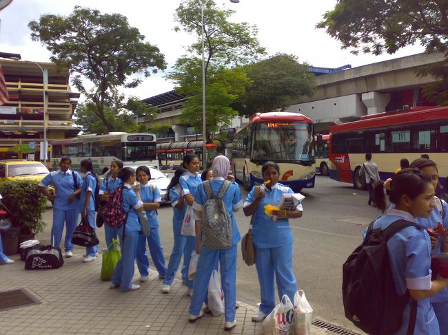 パサール・スニ駅付近。<br /><br />一気にインド系オンリーとなる。