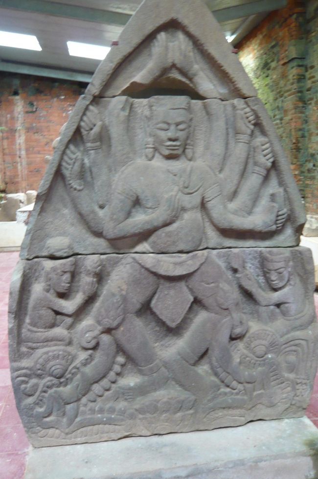 くっきり刻まれた神