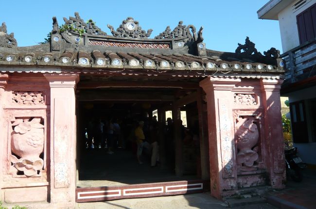 ここで一番見たかった　日本橋　正面はまるで　家屋みたいですが、