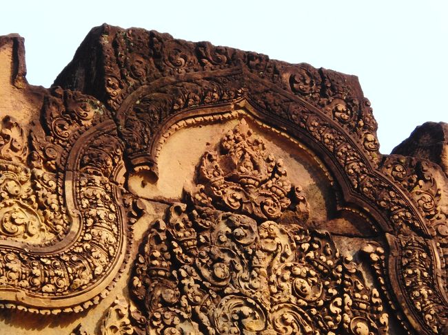 ここは門。<br /><br />ここにもカーラがいます★<br /><br />頭の上に乗っているのは<br /><br />シヴァ神。<br /><br />カーラはシヴァ神も食べようとして、<br /><br />怒られたらしいｗ