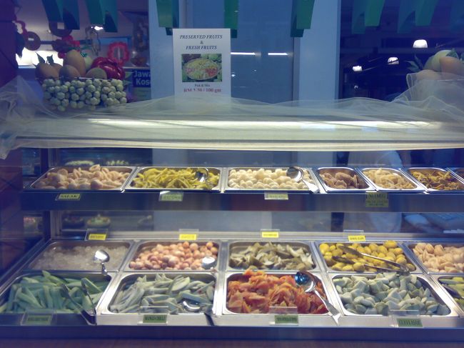 いろんなフルーツが一気に試せる！<br /><br />興奮して全種類取ったのに、諸般の事情でほとんど食べれなかった。<br /><br />もったいないことをしてしまった（反省）。