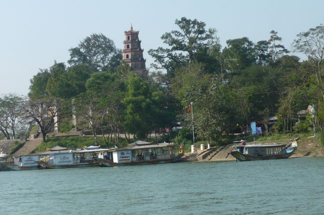 これが　ティエンムー寺。七層八角形の慈悲塔。