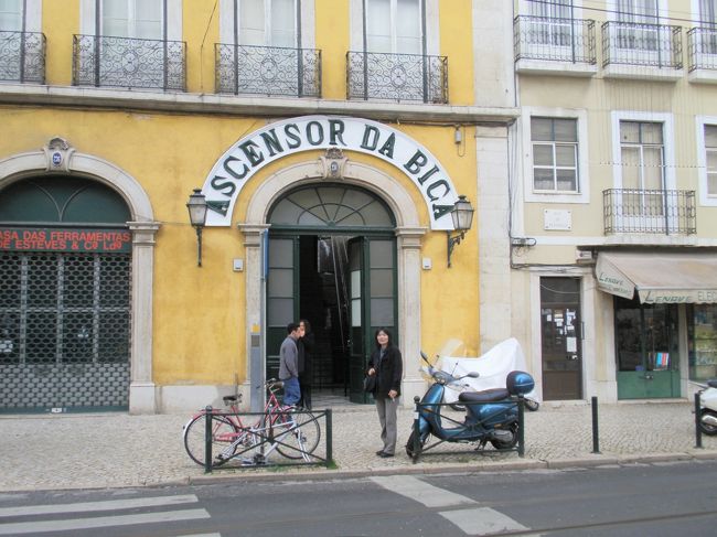 ピッカ線のケーブルカーを降りたところはこんな感じ。