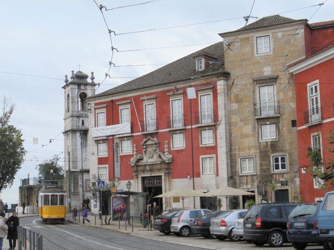 28番の市電で戻りつつ、装飾美術館へ。リスボアカードの割引で、入場料は、3.2ユーロ。