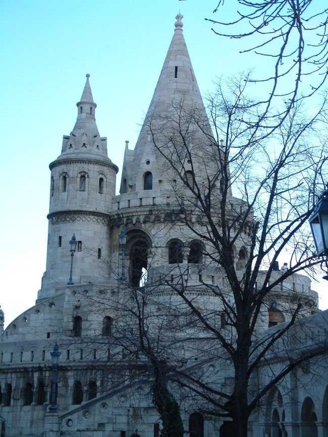 　「漁夫の砦」<br />　中世には近くに魚市場があったことと、かつてあった城壁を守っていたのが漁師だったことから名付けられたということです。